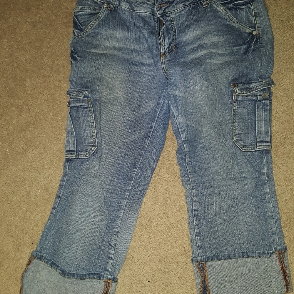 Juniors capri pants